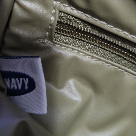 Beauty Bundle Volume adding brush, Nail polish strips, Make-up brushes, & Bag - Picture 14 of 16